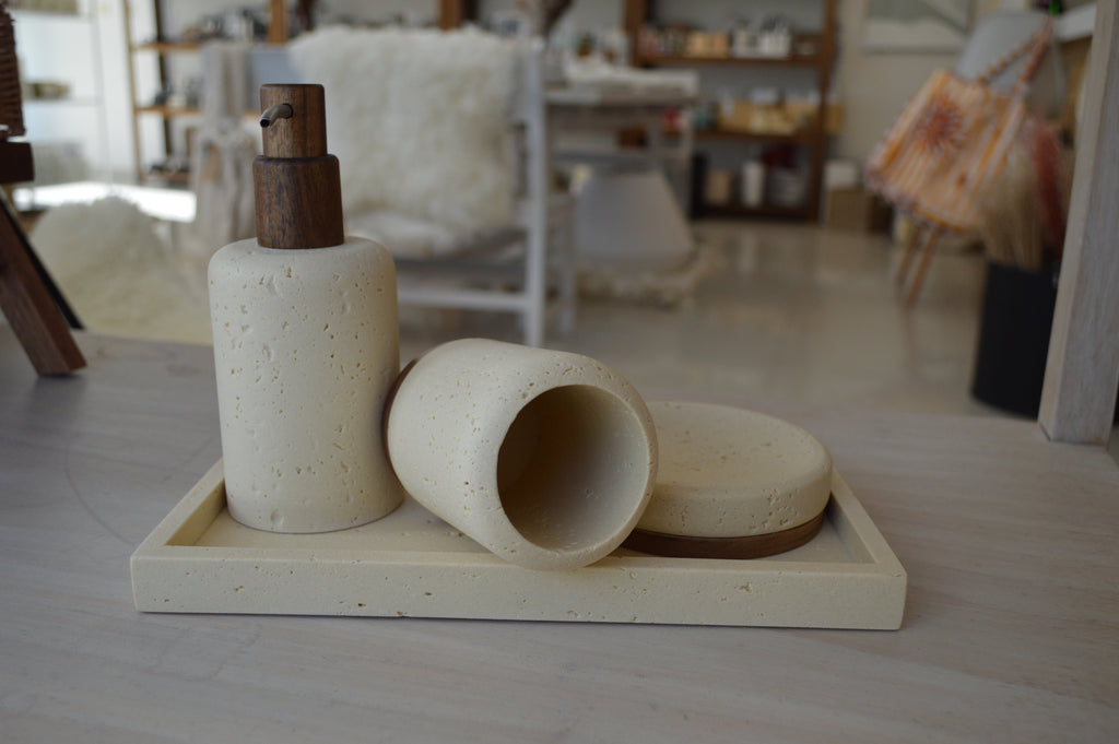 KIT BANDEJA, DISPENSER Y PORTA CEPILLO TRAVERTINO BEIGE
