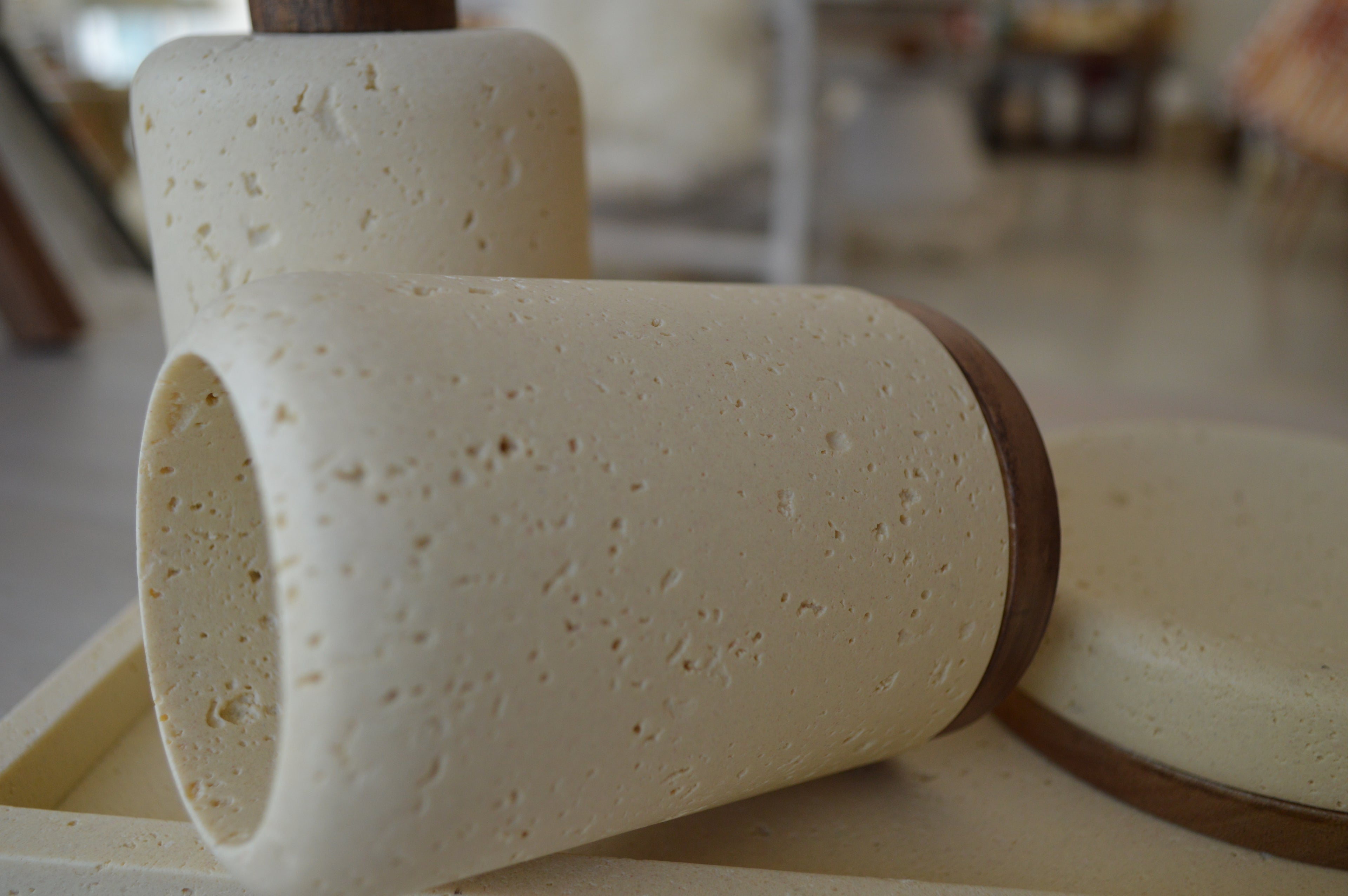 KIT BANDEJA, DISPENSER Y PORTA CEPILLO TRAVERTINO BEIGE